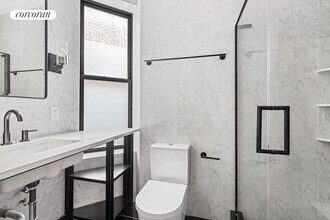 343 E 92nd St in New York, NY - Foto de edificio - Building Photo