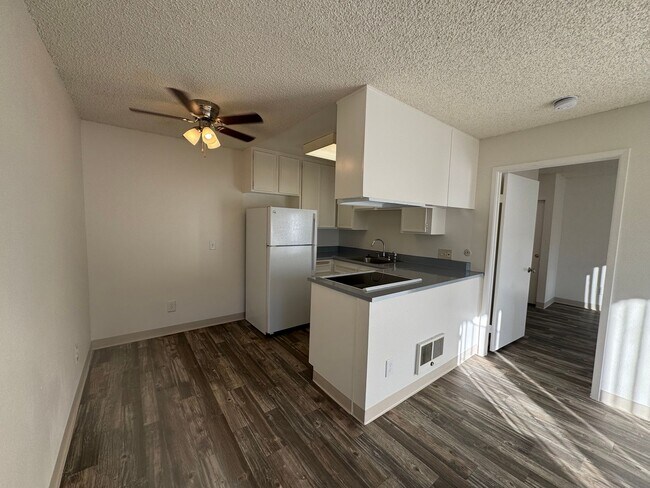 6176 Beadnell Way in San Diego, CA - Building Photo - Building Photo
