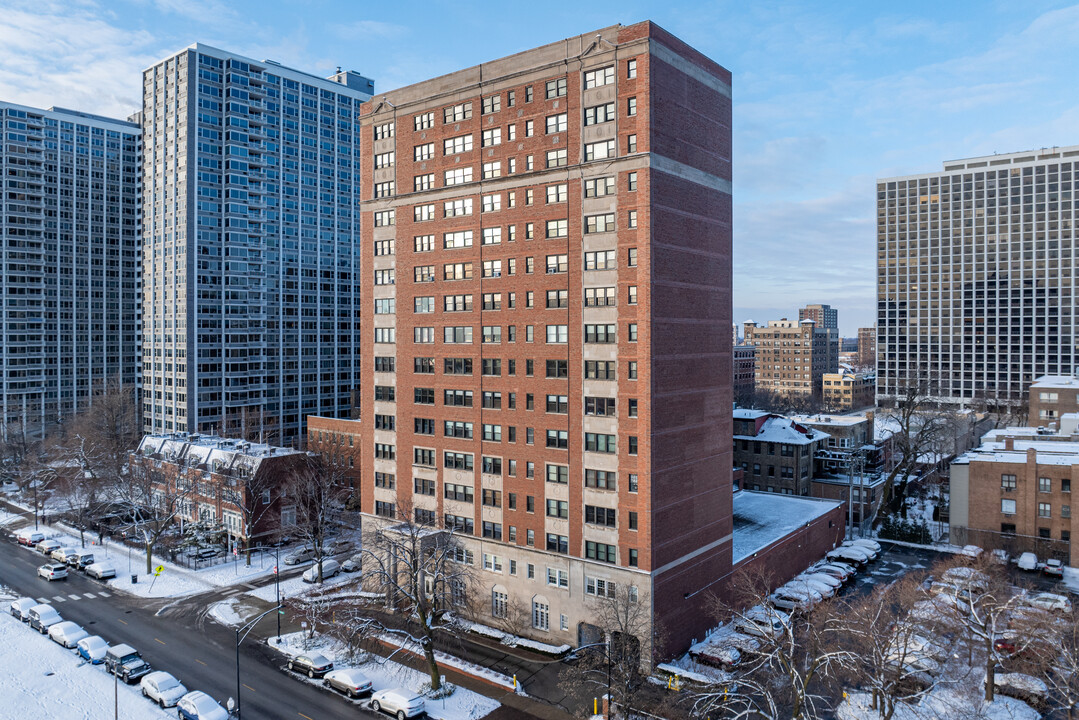 4300 N Marine Dr in Chicago, IL - Building Photo