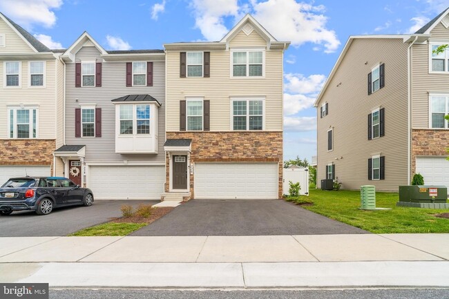 property at 336 Pemberton Park Ln