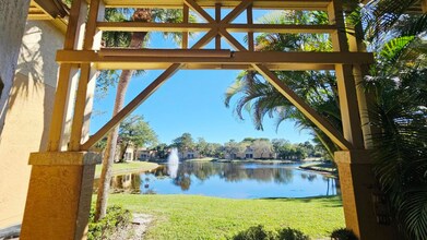 4823 Via Palm Lakes in West Palm Beach, FL - Building Photo - Building Photo