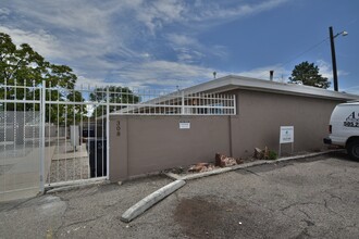 308 Charleston St NE in Albuquerque, NM - Building Photo - Building Photo