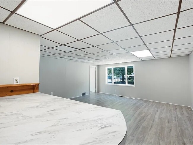 27 St Paul St, Unit 1 in Blackstone, MA - Foto de edificio - Building Photo