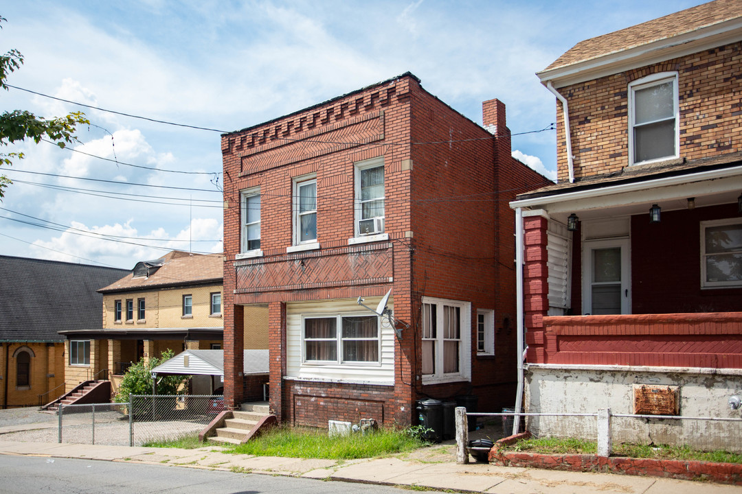 82 Harlem Ave in Mckees Rocks, PA - Foto de edificio