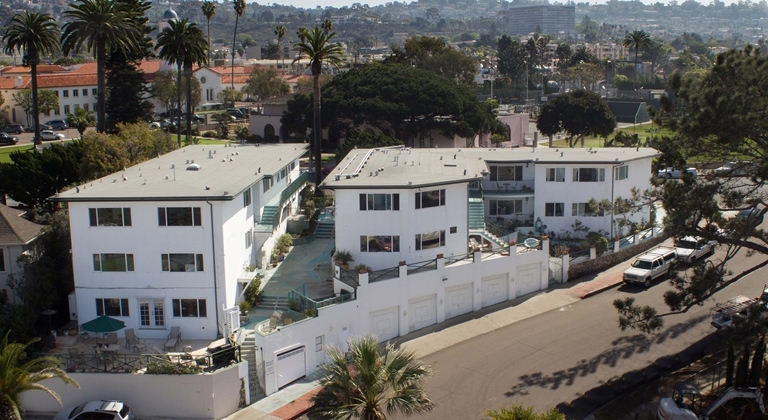 In Eden in La Jolla, CA - Foto de edificio