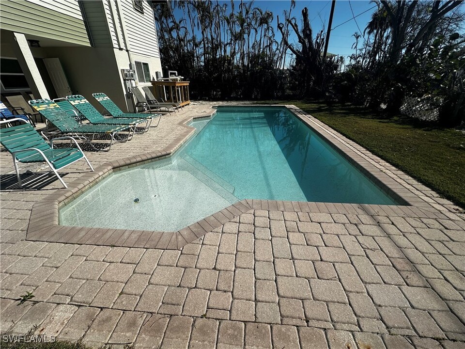 5394 Palmetto St in Fort Myers Beach, FL - Building Photo