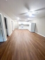 320 W South St in Warrensburg, MO - Building Photo