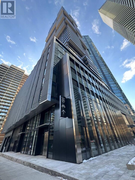 55-TH55 Charles St E in Toronto, ON - Building Photo