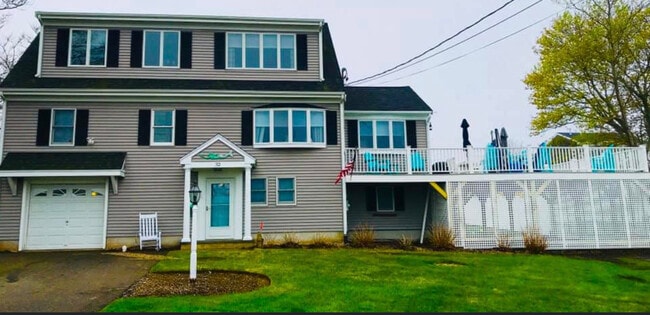 32 Tupper Ave in Sandwich, MA - Foto de edificio - Building Photo