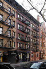 225 Sullivan Street in New York, NY - Building Photo - Building Photo