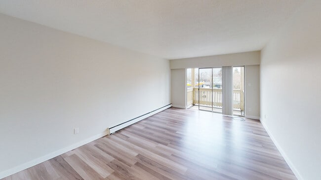 8675 French in Vancouver, BC - Building Photo - Building Photo