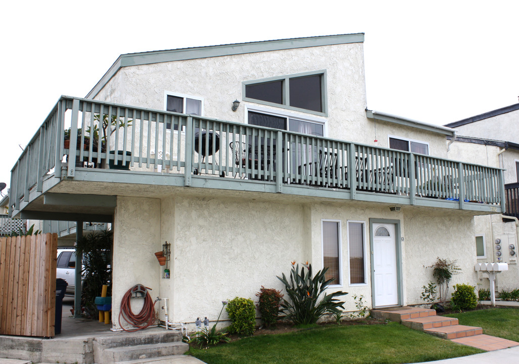 7352 Garfield Ave in Huntington Beach, CA - Foto de edificio