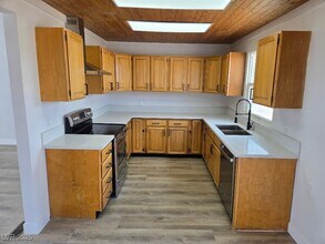 270 W Patricia Ave in Pahrump, NV - Building Photo - Building Photo