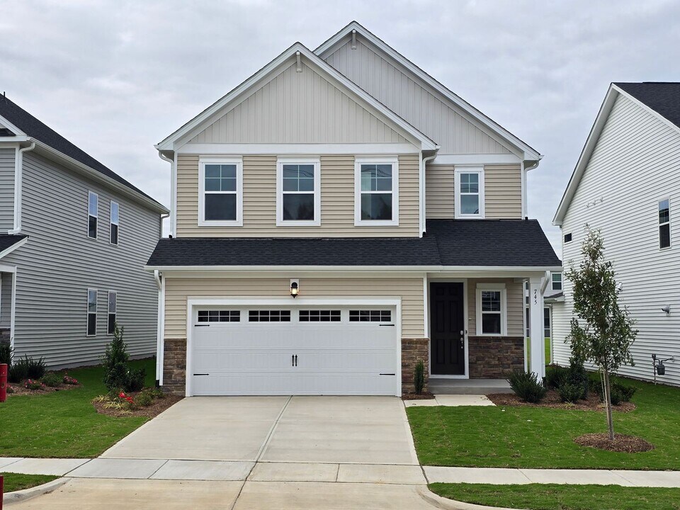 745 Emerald Bay Cir in Smithfield, NC - Building Photo
