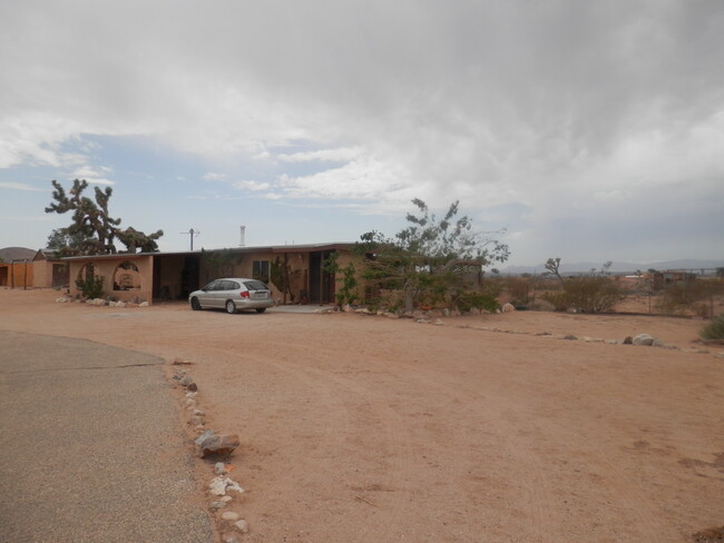 1050 Alta Ave in Landers, CA - Building Photo - Building Photo