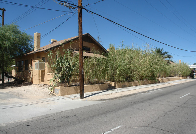 744 E University Blvd in Tucson, AZ - Foto de edificio - Building Photo