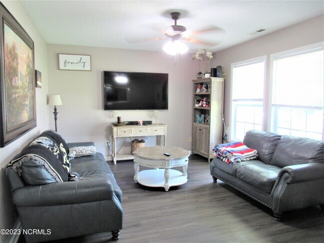 207 America Ct photo'
