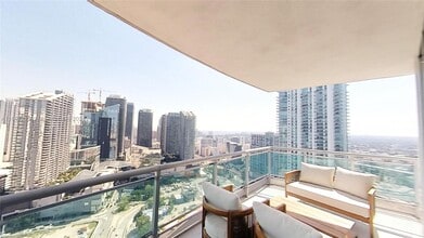 350 S Miami Ave in Miami, FL - Building Photo - Building Photo