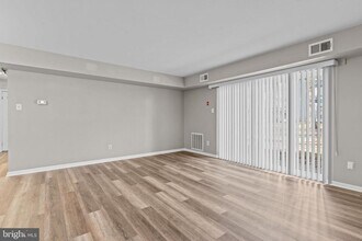 105 Hopkins Ct in Holland, PA - Building Photo - Building Photo