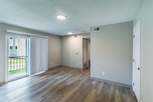 Sunset Village Apartments in Cleveland, MS - Building Photo - Interior Photo