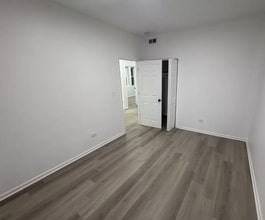 8044 S Maryland Ave, Unit C in Chicago, IL - Building Photo - Building Photo
