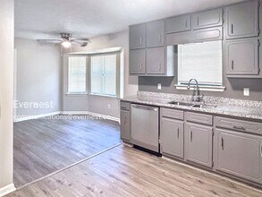 5 Lakeside Dr in Ellenwood, GA - Building Photo - Building Photo