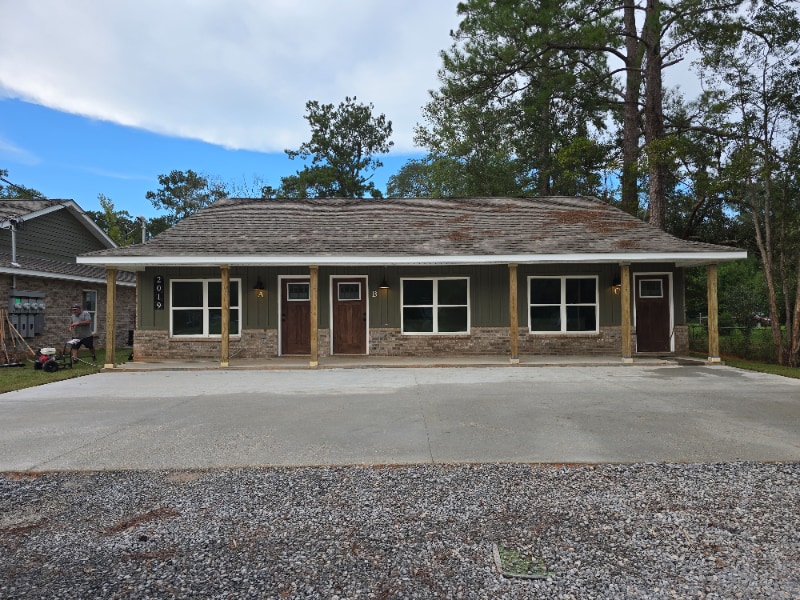 2015 E Canal St in Picayune, MS - Building Photo