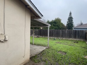 1333 Woodside Dr in Modesto, CA - Building Photo - Building Photo