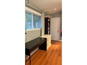 737 Robinson St in Coquitlam, BC - Building Photo - Building Photo