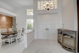 8320 Desmond Dr in Boynton Beach, FL - Foto de edificio - Building Photo