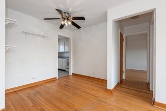 6809 N Northwest Hwy, Unit 3 in Chicago, IL - Building Photo - Building Photo