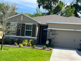 12374 Point Dr in Dade City, FL - Building Photo