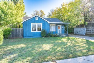 425 Sayles Blvd, Unit B in Abilene, TX - Foto de edificio - Building Photo