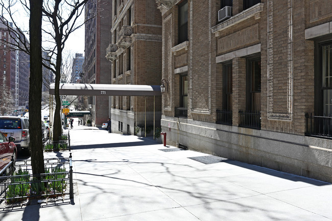 771 W End Ave in New York, NY - Foto de edificio - Building Photo