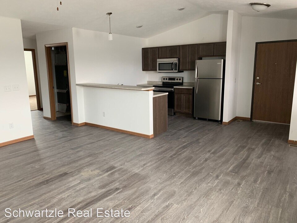 101 Lipton St in Tea, SD - Building Photo