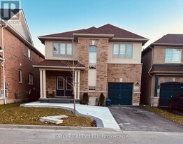 13 Raithby Cres