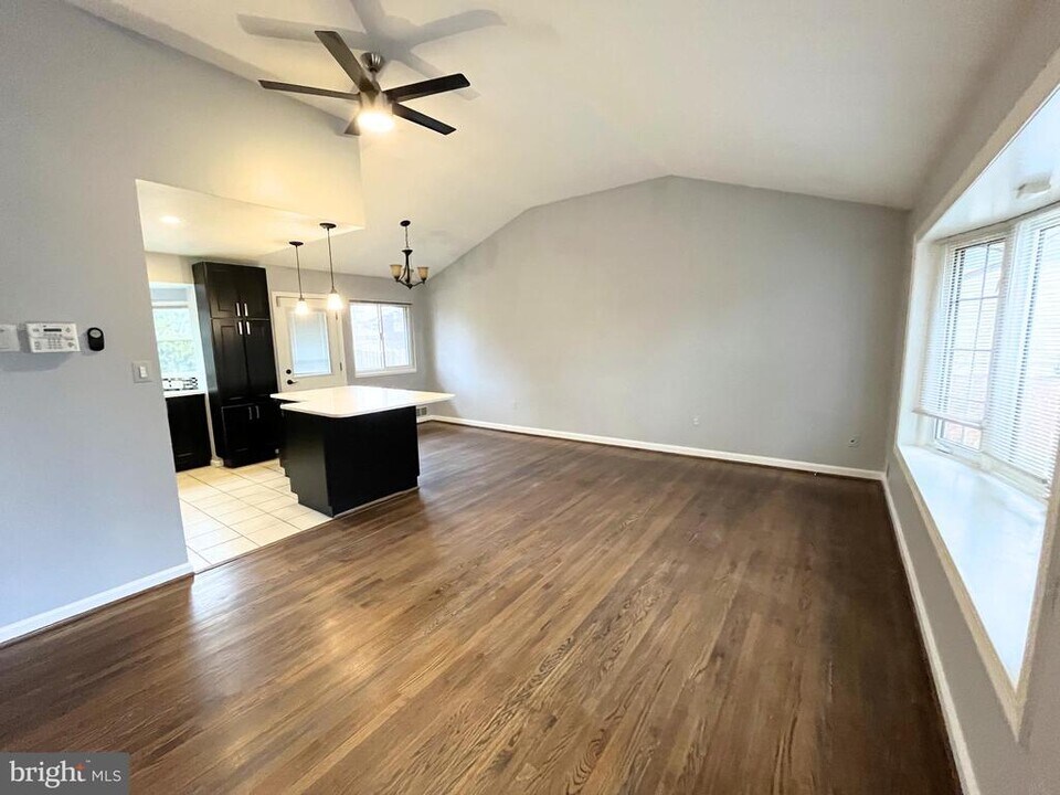 4613 Wissahican Ave in Rockville, MD - Building Photo