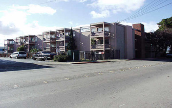 The Brookside Apartments in San Pablo, CA - Building Photo - Building Photo