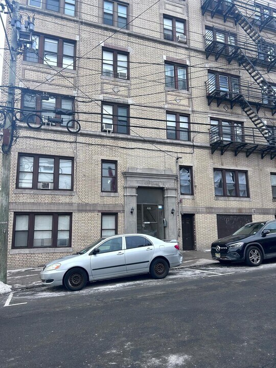 61 65th St, Unit 1 in West New York, NJ - Foto de edificio