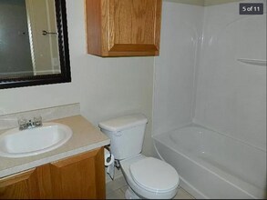 928 West Prairie Wind Way in Mustang, OK - Building Photo - Building Photo