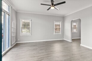 1115 E Broadway, Unit 02 in Long Beach, CA - Building Photo