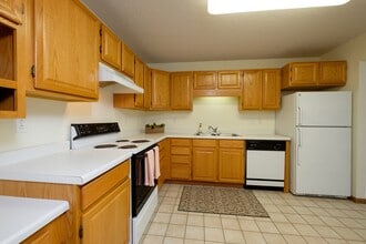 Pinehurst in Fargo, ND - Building Photo - Building Photo