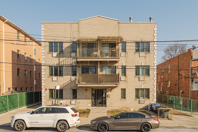 115 Dahlgren in Brooklyn, NY - Foto de edificio - Building Photo