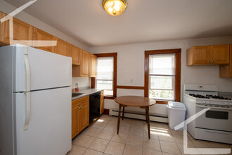 14 Lyne Rd, Unit 1 in Boston, MA - Foto de edificio - Building Photo