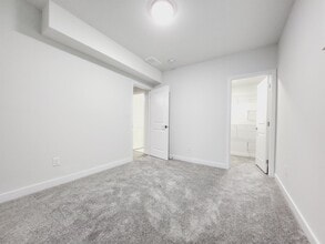 9475 Colak Ln SW in Edmonton, AB - Building Photo - Building Photo