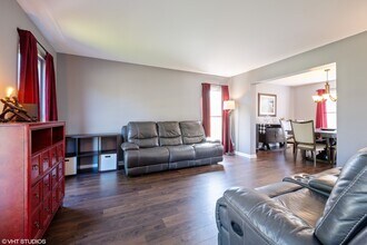 1196 Hummingbird Ln in Grayslake, IL - Building Photo - Building Photo