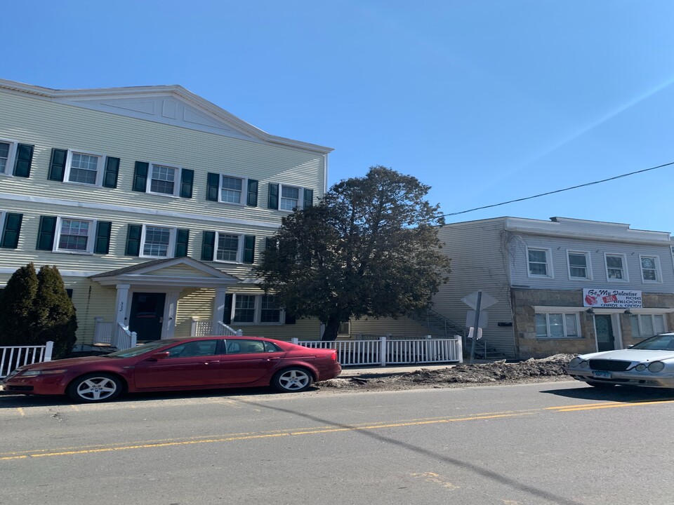 312 Greenwich Ave in Stamford, CT - Building Photo