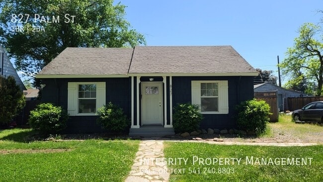 827 Palm St in Medford, OR - Building Photo - Building Photo