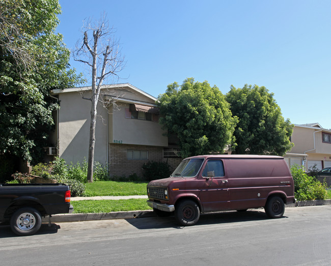 8342 Amigo Ave in Northridge, CA - Building Photo - Building Photo