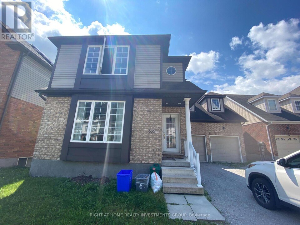 335 Edgehill Dr in Barrie, ON - Building Photo